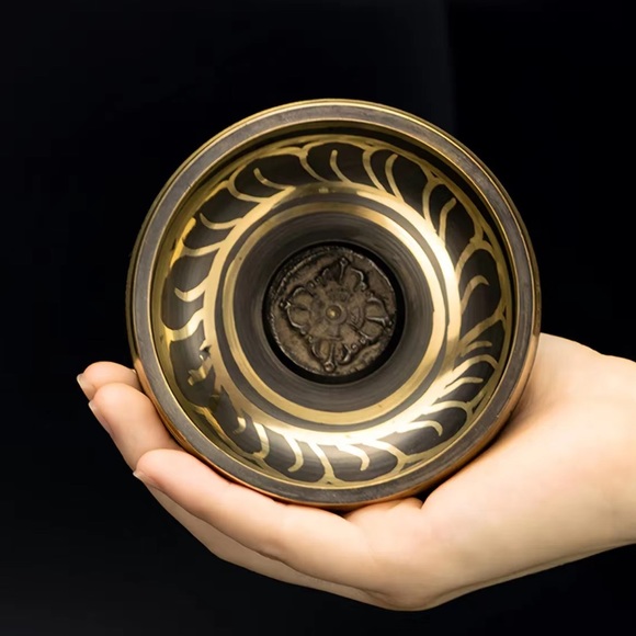 Beautiful brass singing bowl - Picture 3 of 5